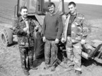 На посадці лісу на землях Осіївської сільської ради, непридатних для сільськогосподарського виробництва, директор ДП «Бершадське лісове господарство» Микола Володимирович Краснєєв (зліва направо), тракторист В’ячеслав Васильович Назаренко і єгер Бершадського лісництва Сергій Валентинович Лоза. Фото Руслана БАЙДАЛЮКА. Шуміти лісам на бершадщині