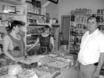 На знімку (справа наліво): голова РСТ М.П. Слісарчук, продавець Р.В. Жук та голова правління СТ „У Аліни” О.В. Третяк в кооперативному маркеті с. Серединки. Орієнтир - прогресивні методи самообслуговування