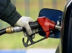  Ціни на бензин можуть підскочити до 10 гривень, а пільговикам видаватимуть гроші