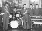 На знімку: учасники маньківського ансамблю «Явір» у 1981 році. Долю поєднав з музикою