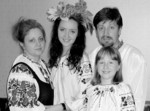 На знімку: сім’я Дугельних. Як той добрий ангел