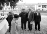 На знімку: голова районної ради М.Г. Бурлака (другий справа) спілкується з жителями Михайлівки, крайній справа – головний лікар Михайлівської дільничної лікарні, депутат районної ради І.Г. Пікула. Села - різні, проблеми - схожі