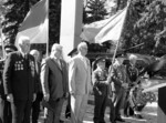 На знімку: президія урочистого мітингу. Фото Сергія КІСИКА. Нам не забути сорок п'ятий...