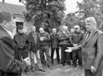 На знімку: з роз’ясненнями перед представниками тернівської громади і її головою М.Г. Кузиком, яким саме чином можна уладнати даний конфлікт, виступає голова райдержадміністрації О.Ф. Снігур Ситуація така, як і назва ташлика