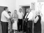 На знімку: сільський голова Михайло Григорович Кузик (зліва) разом з керівництвом школи ділиться планами щодо розвитку територіальної громади з головою райдержадміністрації Олександром Федоровичом Снігуром та іншими представниками з району. Де співпраця – там і перспектива