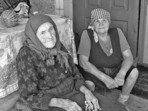 На знімку: Н.Т. Тичинська з дочкою Марією Найстарша жителька Ставків