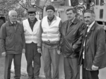 На знімку (зліва направо): головний інженер В.О. Юрчук, водій О.А. Паламарчук, електрик С.М. Довбуш, директор В.А. Головатюк, майстер А.І. Трач. Дороги – артерії життя регіону