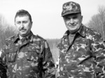 На знімку (зліва направо): директор ДП «Бершадське лісове господарство» М.В. Краснєєв з лісничим Сумівського лісництва А.О. Гузом Наші здобутки – заслуга колективу