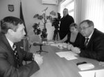 На знімку: на прийомі – Флоринський сільський голова Сергій Рожкевич. Фото автора Сімдесят людей прийшли 23 січня на особистий прийом до народного депутата України Григорія Заболотного