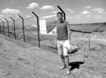 На знімку: один із фахівців на спорудженні Чернятської фотогальванічної електростанції, а за сумісництвом ще й перекладач, з яким спілкувалися, Георгій Джанікоєвич. Фото автора Електрострум виробляється … із світла. У Чернятці завершується монтаж сучасної фотогальванічної електростанції
