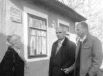 На знімку: голова райдержадміністрації Михайло Бурлака (у центрі), сільський голова Леонід Свистун та головний лікар комунальної установи «Бершадський районний центр медико-санітарної допомоги» Лілія Брикуля обговорюють питання медичного обслуговування населення. Задуми – у практичні справи