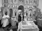 На знімку: у храмі Казанської Ікони Божої Матері у день вінчання Сергія Миколайовича та Вікторії Тарасівни Ковалів. Обряд здійснює ієрей Микола Зінкевич. Як відроджували святиню