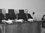 На знімку: колегія суддів райсуду. Зліва направо: Володимир Гуцол, Руслан Хмель, Вадим Губко, секретар судових засідань Алла Бурлака. Фото Тетяни БОНДАР Служимо ідеалам справедливості