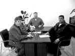 На знімку (зліва направо): під час ранкової п’ятихвилинки головний агроном господарства Степан Павлович Загарій, ди- ректор Бершадської філії ПрАТ «Зерно продукт МХП» Сергій Андрійович Рудченко і його заступник Сергій Павлович Цимбалюк. Сергій Рудченко:"Таких умов ще треба пошукати"