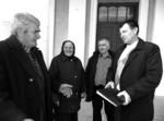 На знімку: було про що запитати голову села і після зборів. Андрій Безвенюк, Галина Івахненко, Володимир Фурман, Іван Пустовіт (зліва направо). Красносілка стане ще кращою