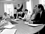На знімку: засідання комісії веде А.Т. Головня. Крайній праворуч – П.О. Пильний. У Пильного око пильне... або Хто такі скарги строчить, тільки голови морочить