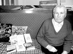 На знімку: А.І. Мельник і його книги (не всі). Своєї долі не обминув...