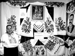 На знімку: майстриня-вишивальниця Тетяна Кравець та її роботи. Барвисті вишивки майстрині
