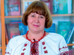 На знімку: Н. С. Обуховська. Жодного дня без книги