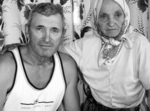 На знімку: Микола Федорович Кравчук і Любов Денисівна – його мама. Фото Руслана ХРАНОВСЬКОГО. На все вистачить часу, якщо його правильно спланувати