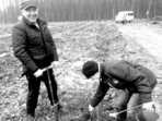На знімку: активним учасником акції став заступник голови районної ради Сергій Пересунько, який сьогодні відзначає 50-річний ювілей. Щиро вітаємо Сергія Васильовича і зичимо усіх гараздів та щедрот. «Майбутнє лісу – у твоїх руках!»