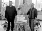 На знімку: В.А. Зарічанський із скульптором С.Гурбановим у його майстерні в Харкові. Пам’ятник Кобзарю від депутата облради