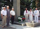 Покладання квітів