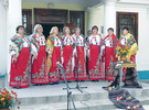 Співає сільський жіночий ансамбль