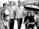 На знімку: Ольга Плахотна і її сини Максим і Віктор та Ганна Ганченко.