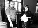 На знімку: начальник відділу превентивної діяльності В’я чеслав Васильович Поліщук та інспектор по роботі з населенням і громадськими формуваннями Світлана Василівна Гук демонструють лише деякі із вилучених в осередках самогоноваріння знарядь. Фото Руслана ХРАНОВСЬКОГО. 